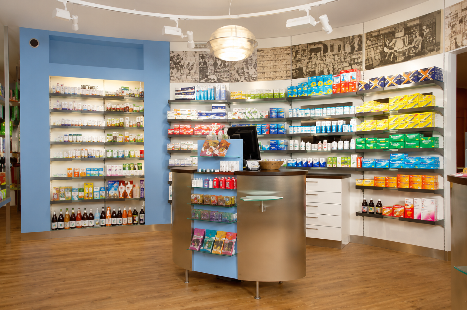 Verkaufsfläche der Susten Apotheke mit Beratungstheke