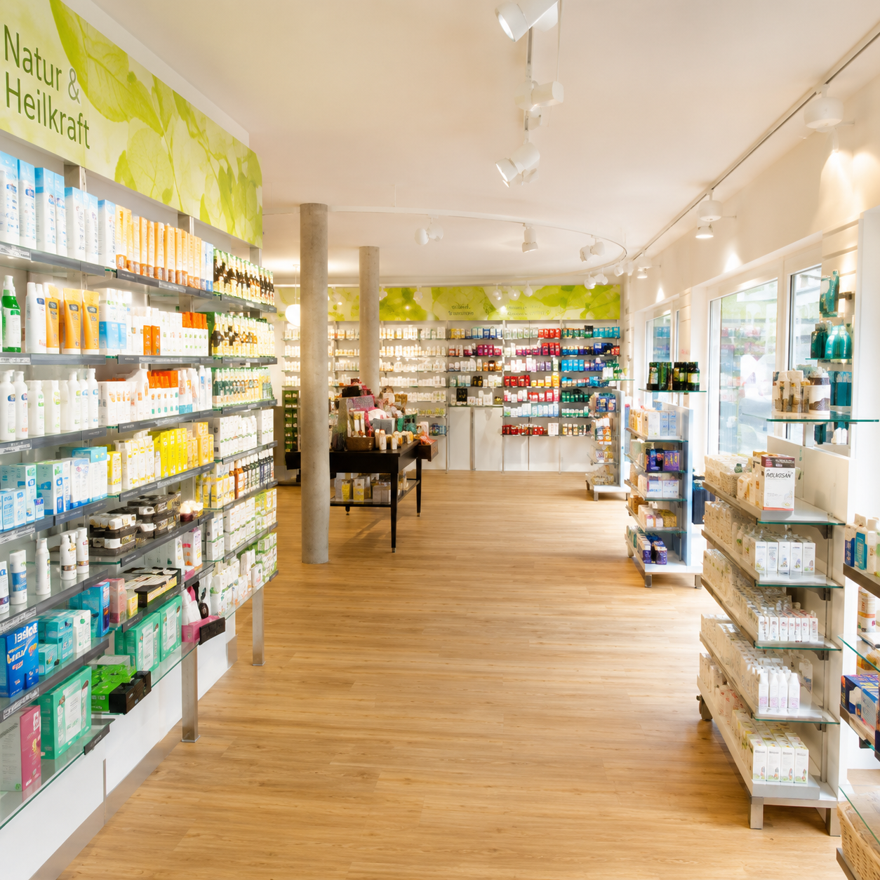 Verkaufsfläche der Susten Apotheke mit Beratungstheke