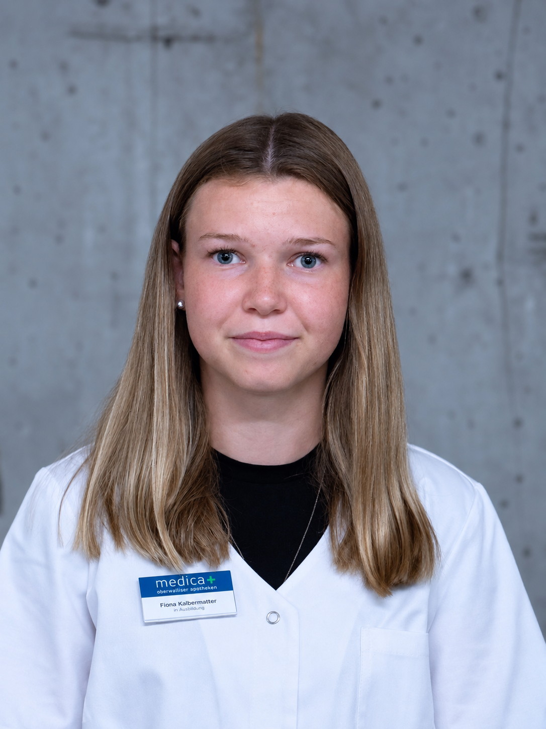 Portrait von Fiona Kalbermatter, Lernende Fachfrau Apotheke EFZ